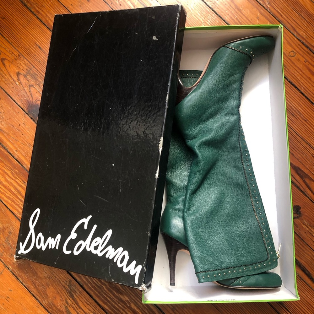 Sam Edelman emerald green knee high boots with gold trim and decor! True Y2K gem
